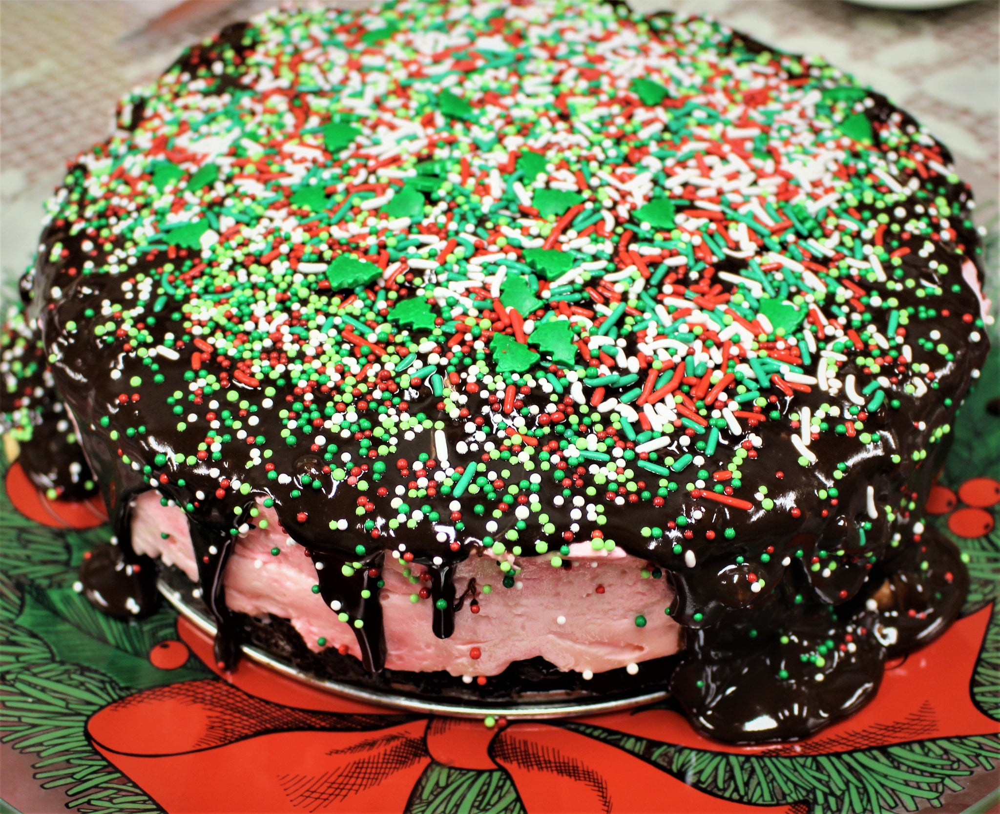 Gluten-Free Peppermint Cheesecake with Chocolate Peppermint Ganache (No Bake)